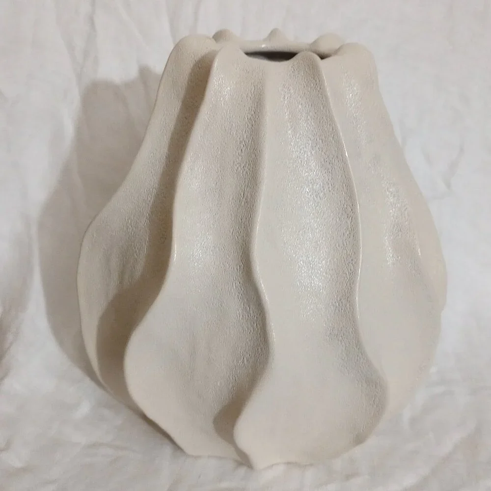 Large Rippled/Wavy Vase, Pre-Owned - Picture 2 of 11